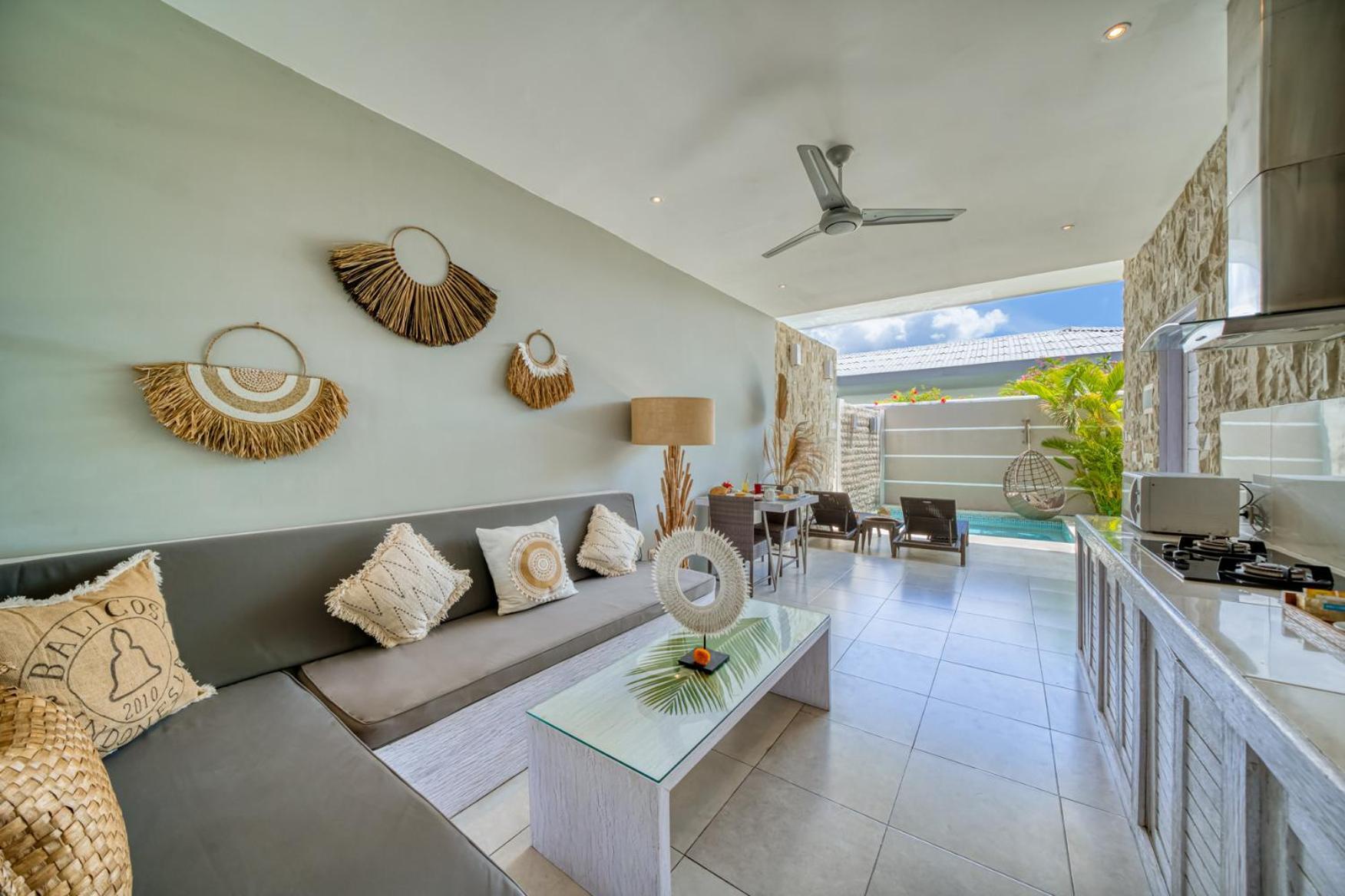 Serenity Escape One Time Aromatherapy the Jacuzzi Afternoon Refreshment Infusion Discovery of Local Bites